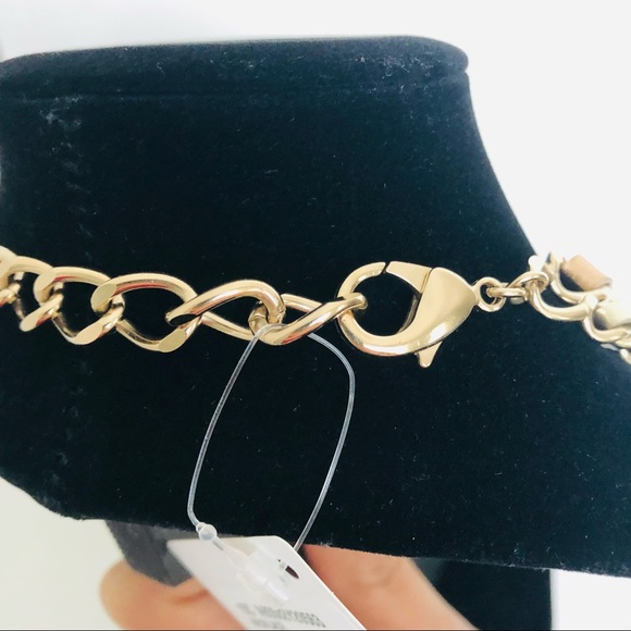 Authentic pale gold tone chain necklace with turn lock double layered - Picture 6 of 11